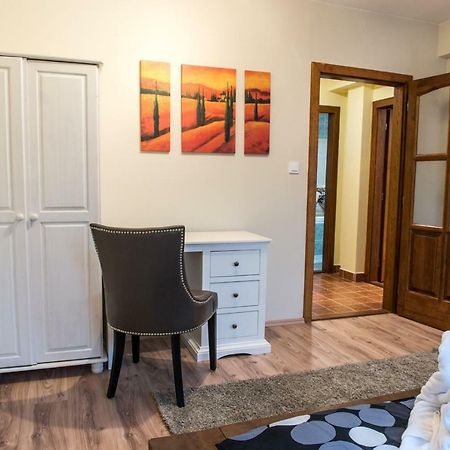 Spacious And Quiet Attic Flat In Centre Prága Kültér fotó