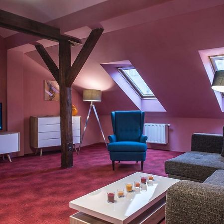 Spacious And Quiet Attic Flat In Centre Prága Kültér fotó