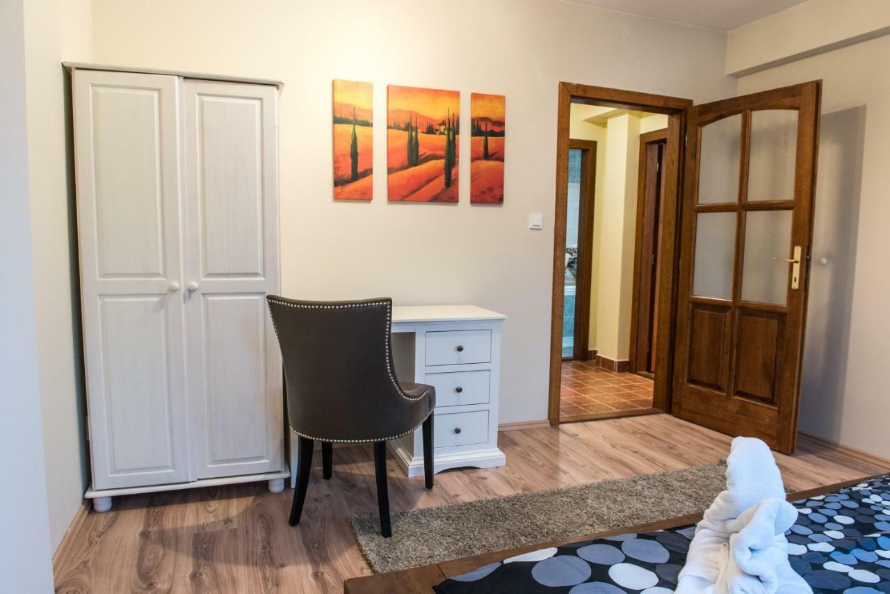 Spacious And Quiet Attic Flat In Centre Prága Kültér fotó