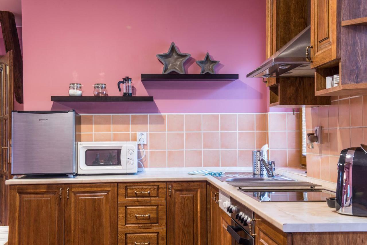 Spacious And Quiet Attic Flat In Centre Prága Kültér fotó