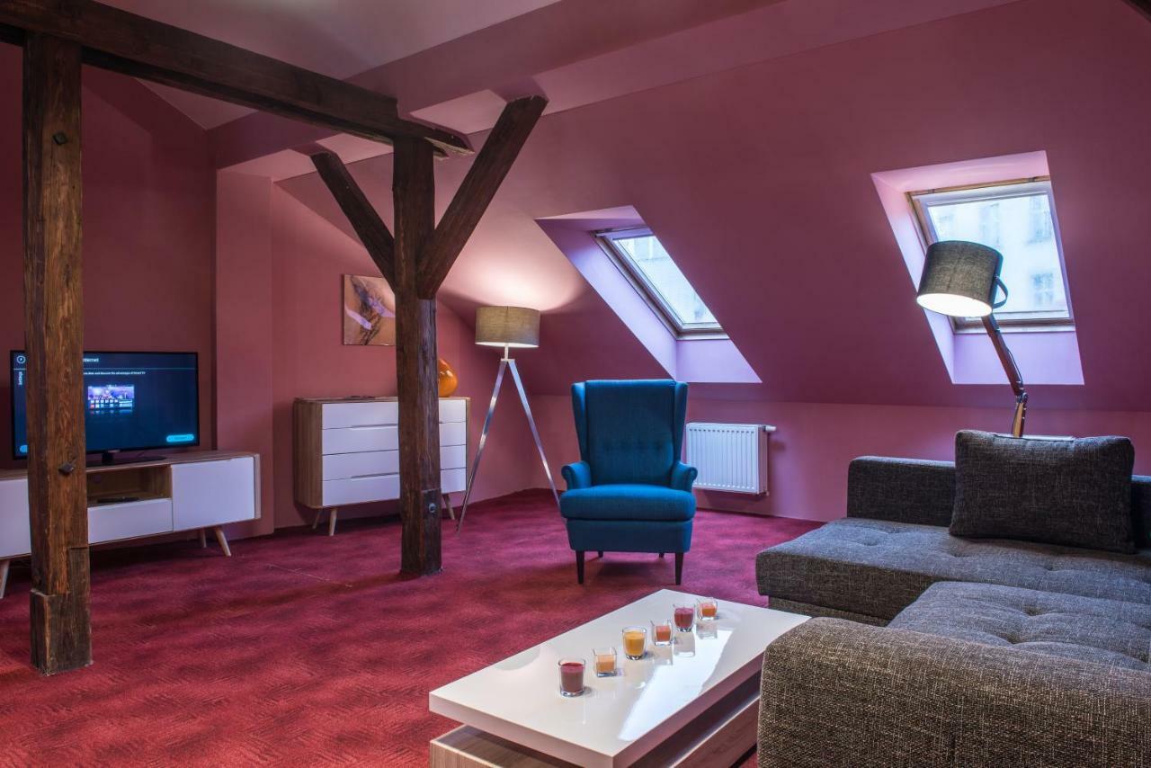 Spacious And Quiet Attic Flat In Centre Prága Kültér fotó